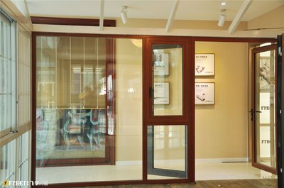 建水在線家居街 門窗展示新亮點，打造理想家居的第一道風景